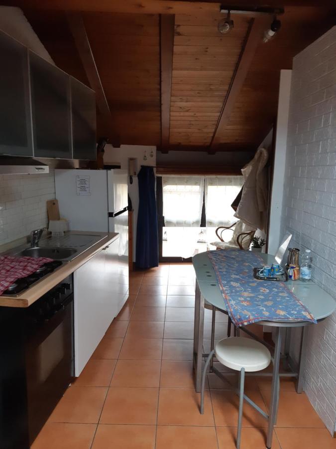 Little 58 Apartment Luino Bagian luar foto