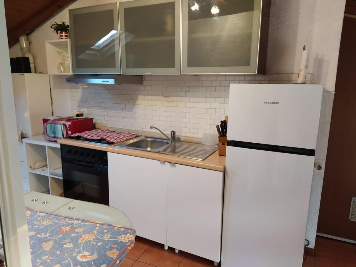 Little 58 Apartment Luino Bagian luar foto