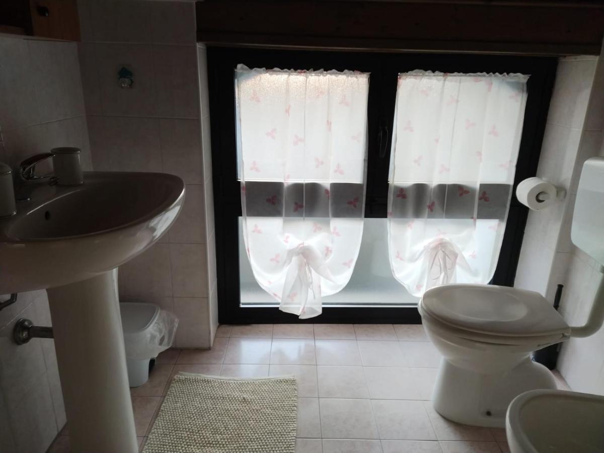 Little 58 Apartment Luino Bagian luar foto