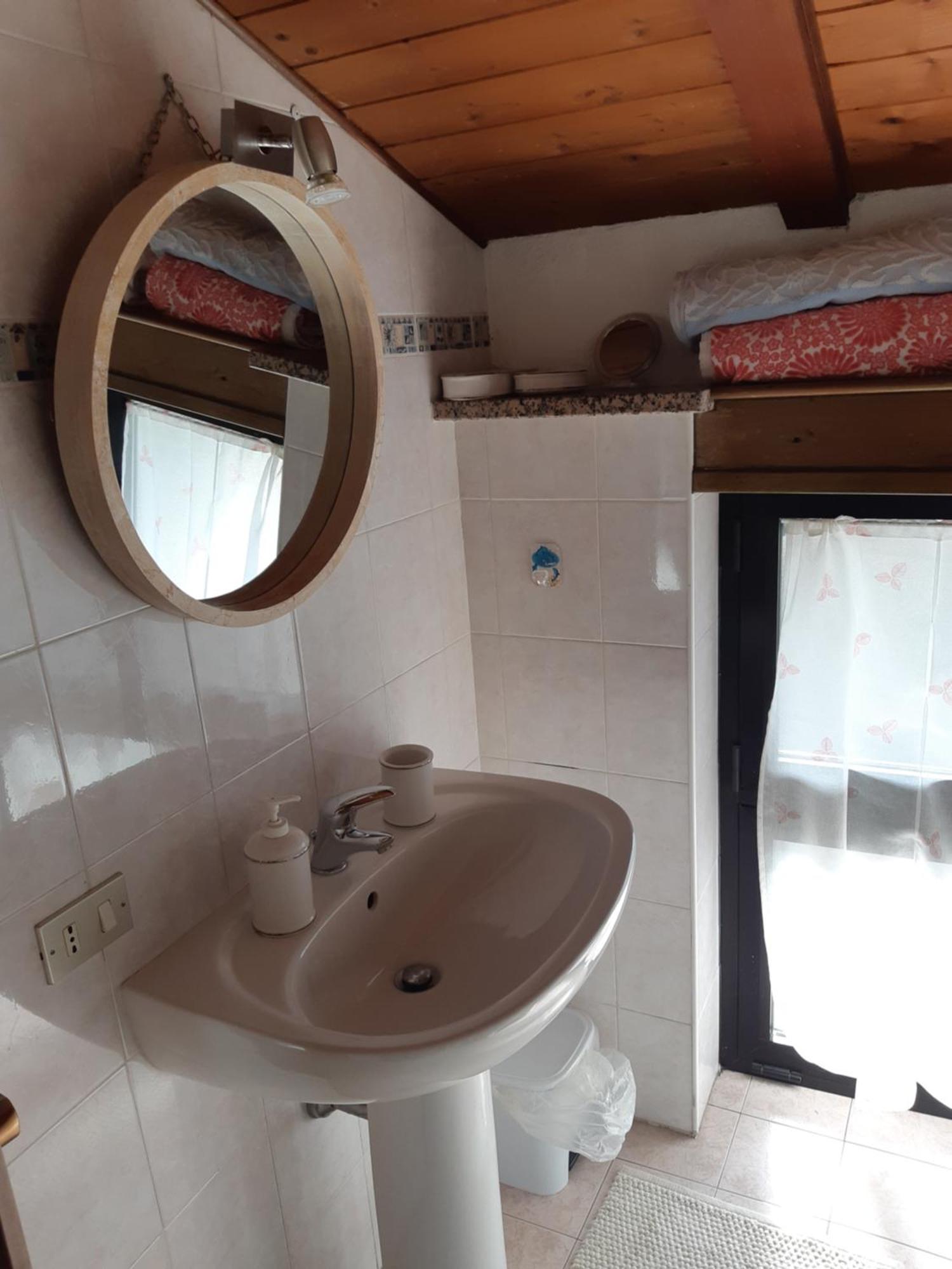 Little 58 Apartment Luino Bagian luar foto